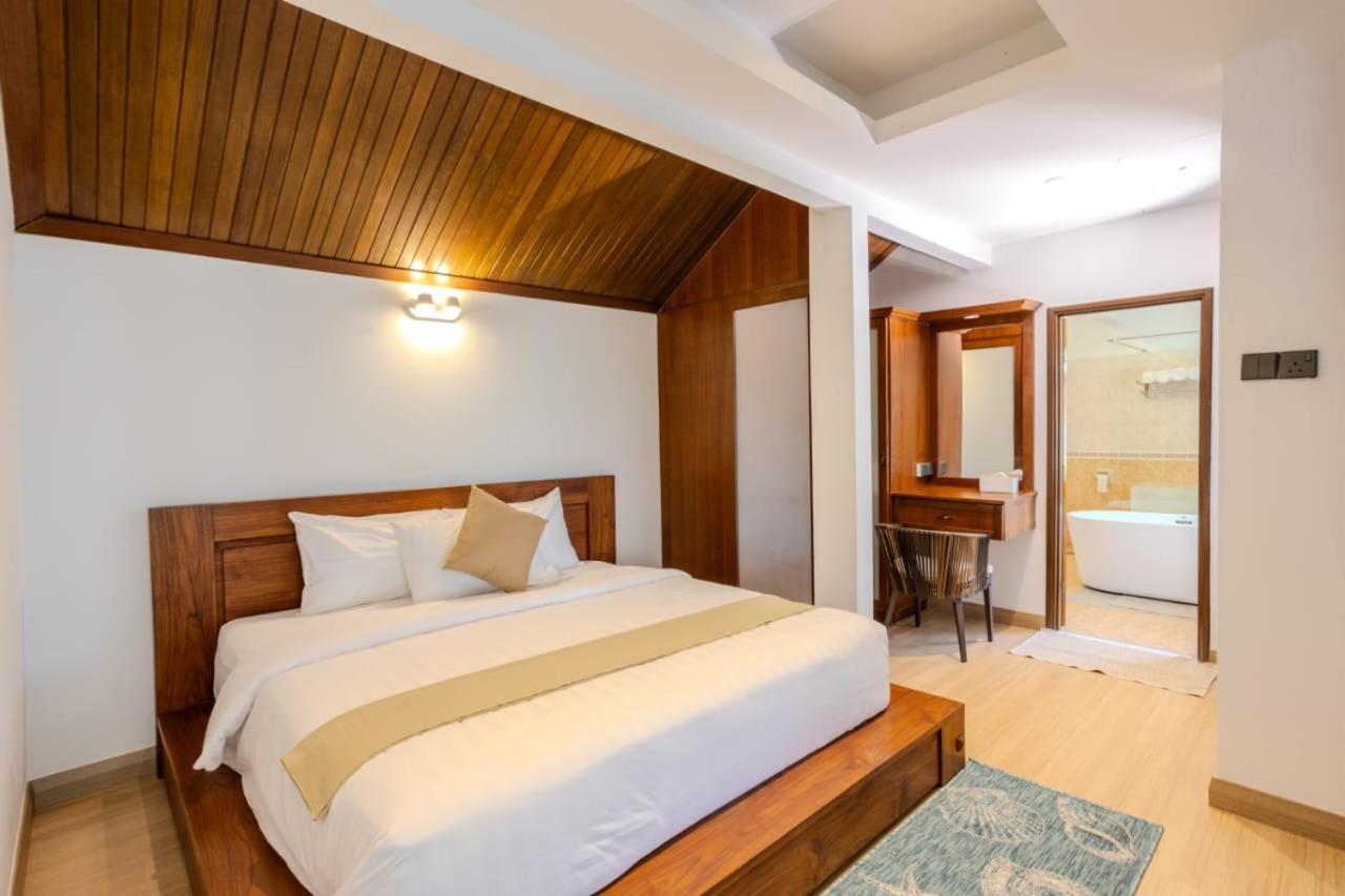 Suntai Villa, Beachfront Suites Kampong Si Ginting Exterior photo