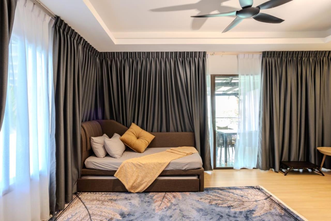 Suntai Villa, Beachfront Suites Kampong Si Ginting Exterior photo